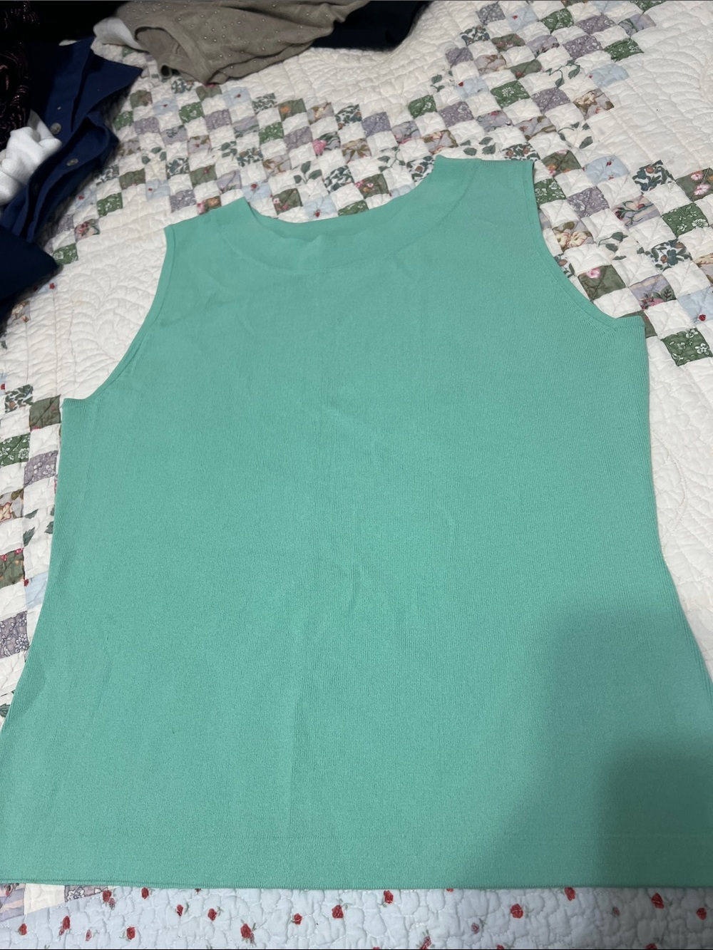 dressbarn Mint/Teal Green Sleeveless Shell Top